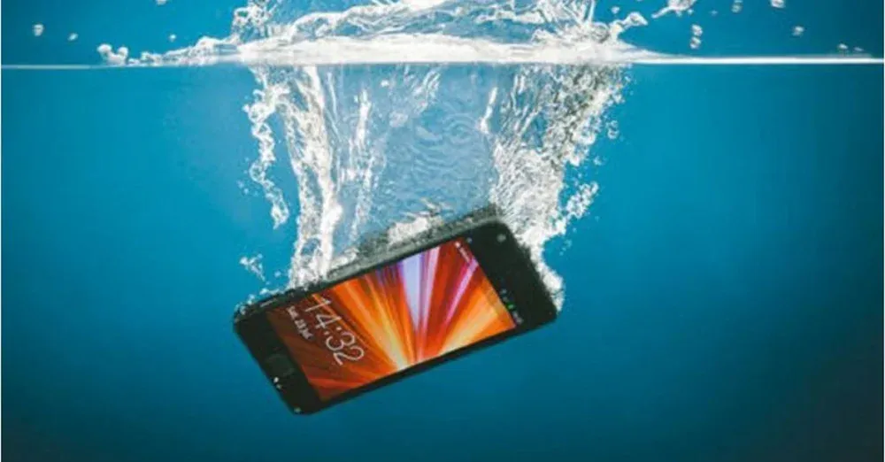 5 Ways to Repair a Wet Phone