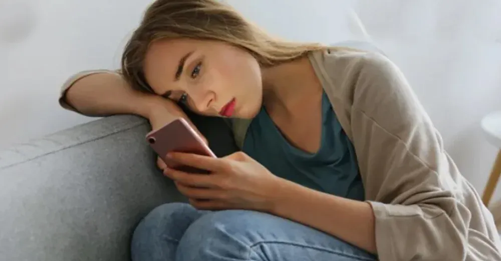 Here are four ways to protect your eyes every time you use a smartphone